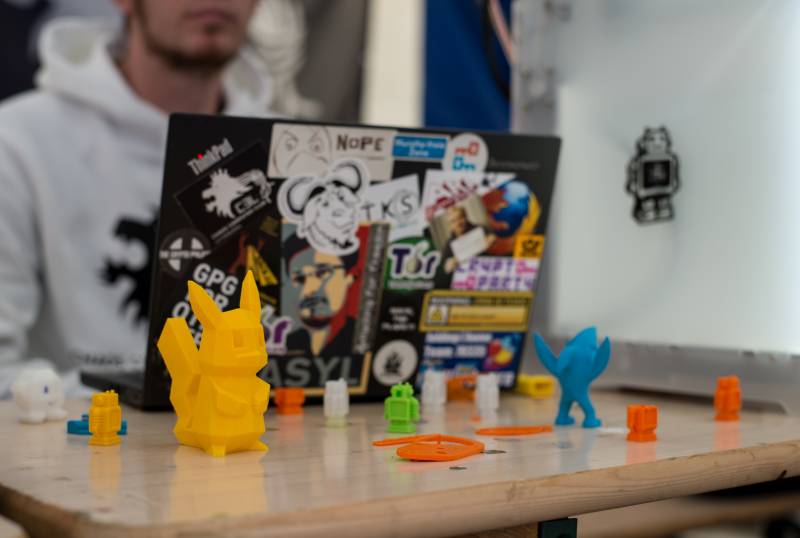 sample.jpg sample.jpg