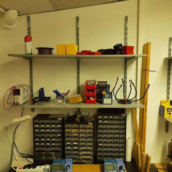 soldering_shelf.jpg soldering_shelf.jpg